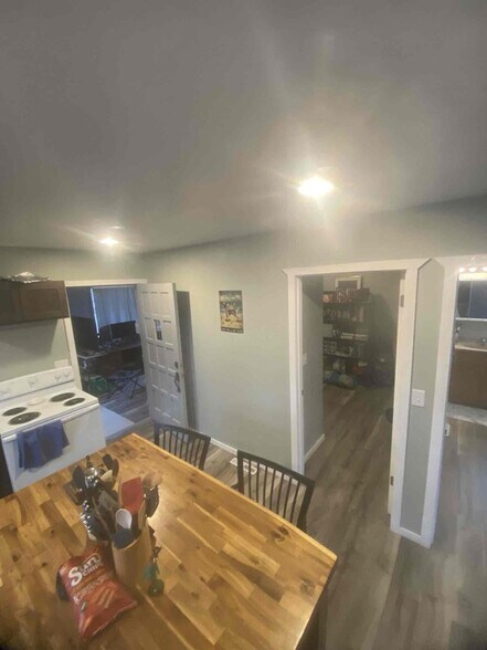 Building Photo - 5195 Lavaque Rd