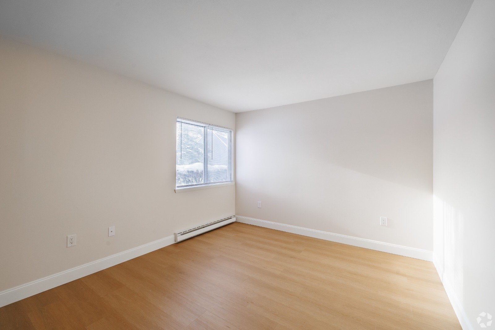 Building Photo - 2 Meadowbrook Cir