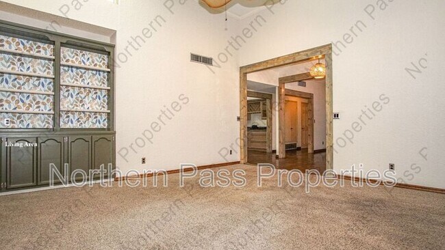 Building Photo - 612 Willow Glen Dr