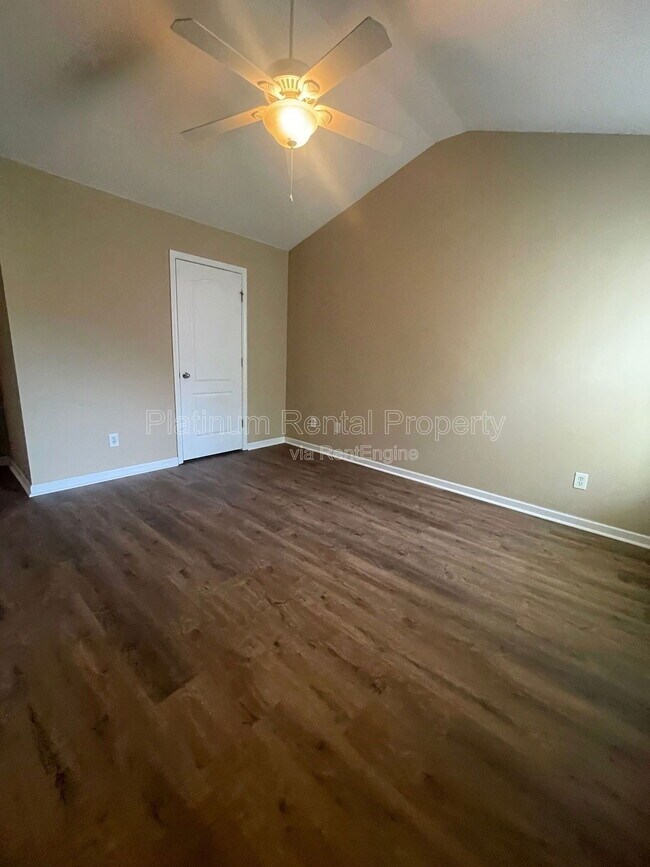Building Photo - 6583 Silk Tree Pointe
