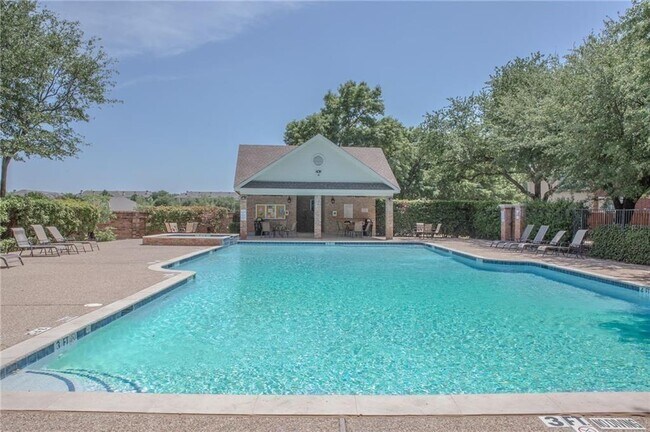 Building Photo - 4828 Holly Berry Dr
