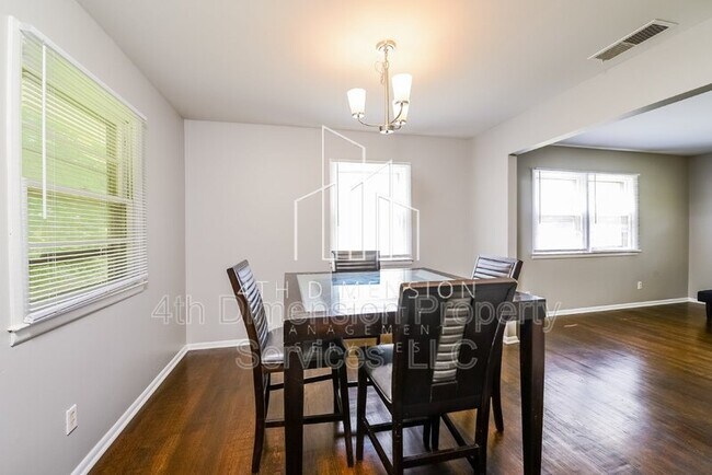 Building Photo - 1321 W Sedgefield Dr