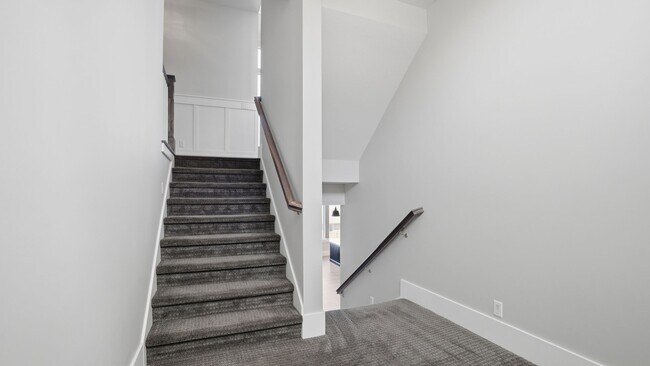 Building Photo - Luxurious Herriman 6 Bed with Indoor Court, Theater & Stunning Views!!!
