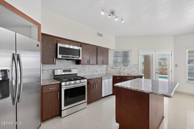 Building Photo - 664 Rosinante Rd