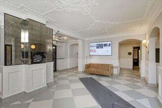 Building Photo - 1140 N La Salle Dr