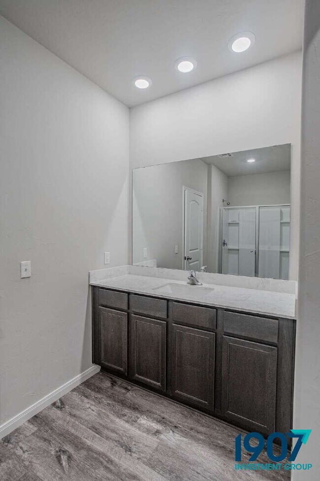 Building Photo - Stunning Modern 3-Bedroom Home in Newcastl...