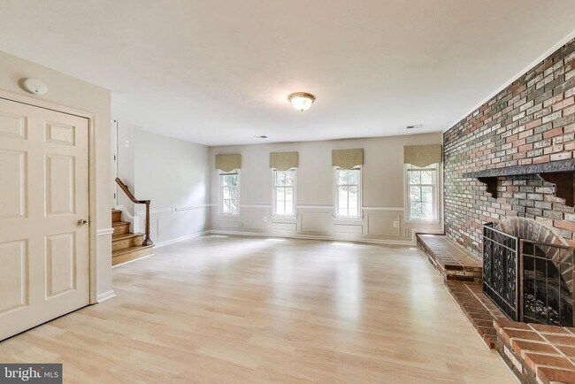 Building Photo - 10 Harvard Ct