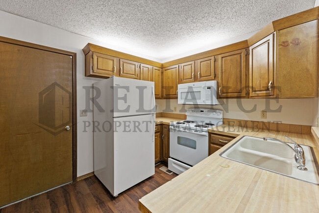 Building Photo - 1518 S Todd Pl
