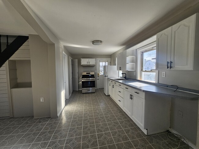 Building Photo - 370 Bruce Ave