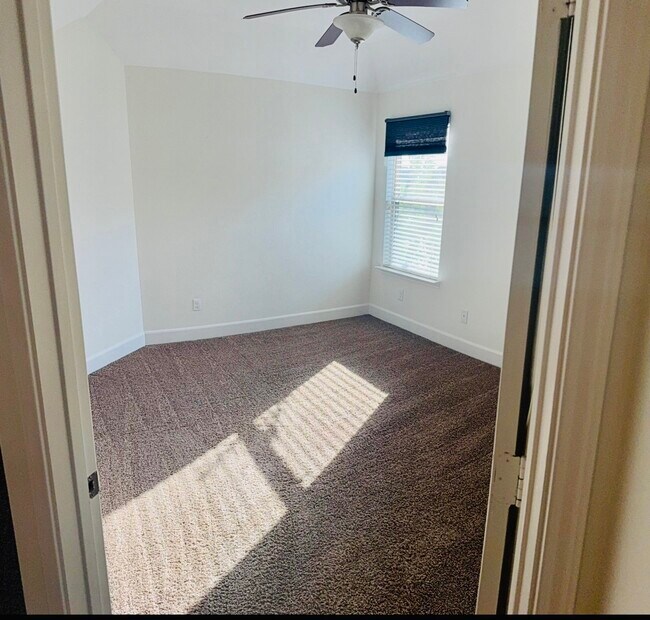 Building Photo - 23410 Bracino Lake Dr