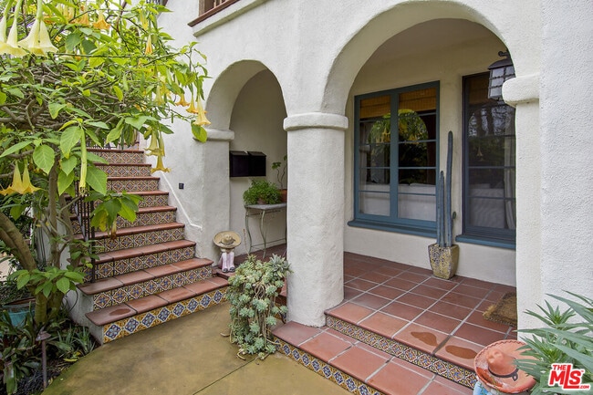 Building Photo - 607 N Kilkea Dr