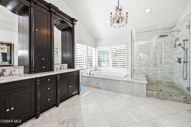 Building Photo - 2670 Grandoaks Dr