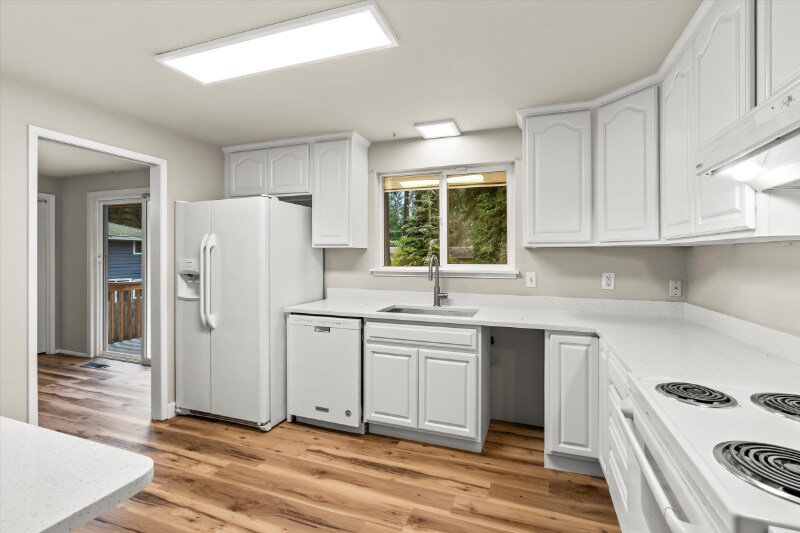 Building Photo - 10914 93rd Ave SW