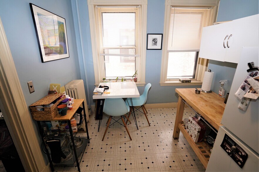 Building Photo - 1872 Commonwealth Ave