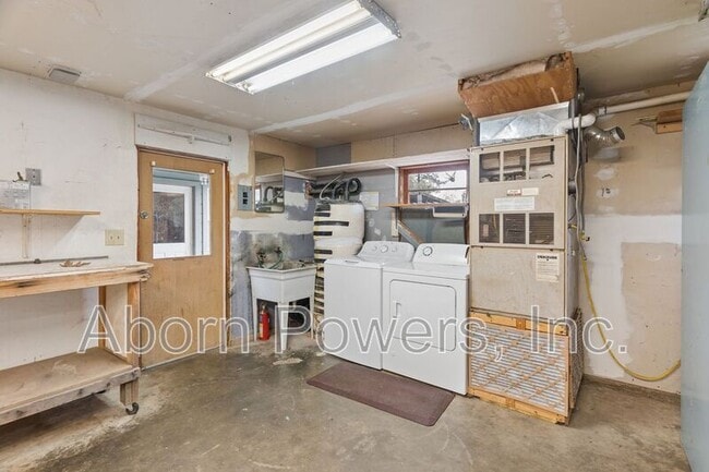 Building Photo - 1800 Tyrrel Ln