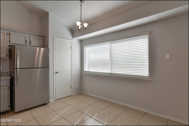 Building Photo - 609 Bristol Dr