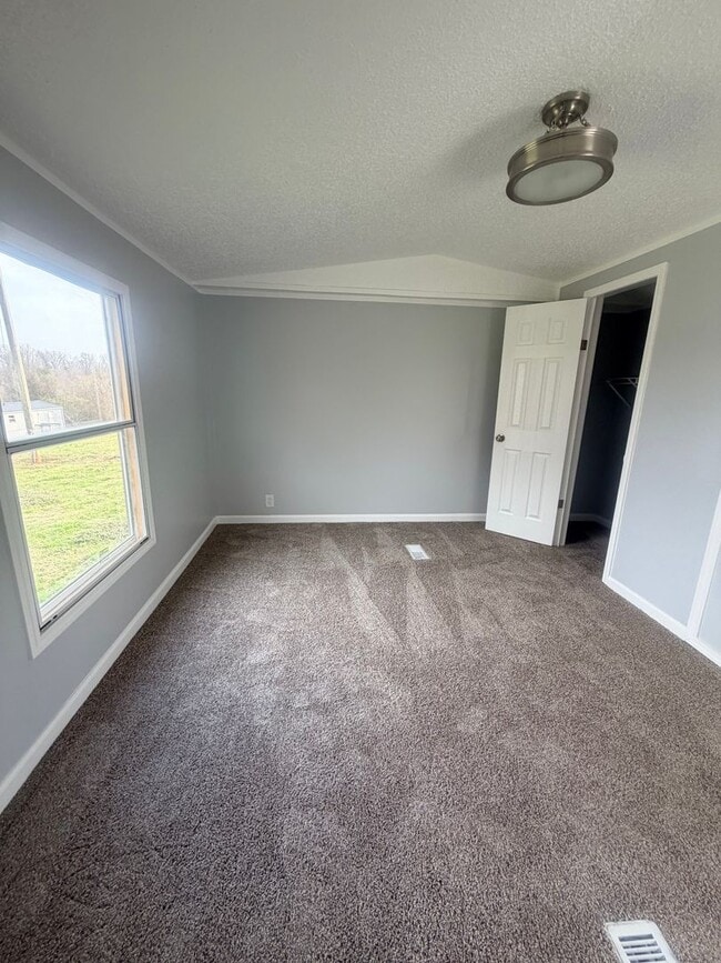 Building Photo - 125 Lindell Way