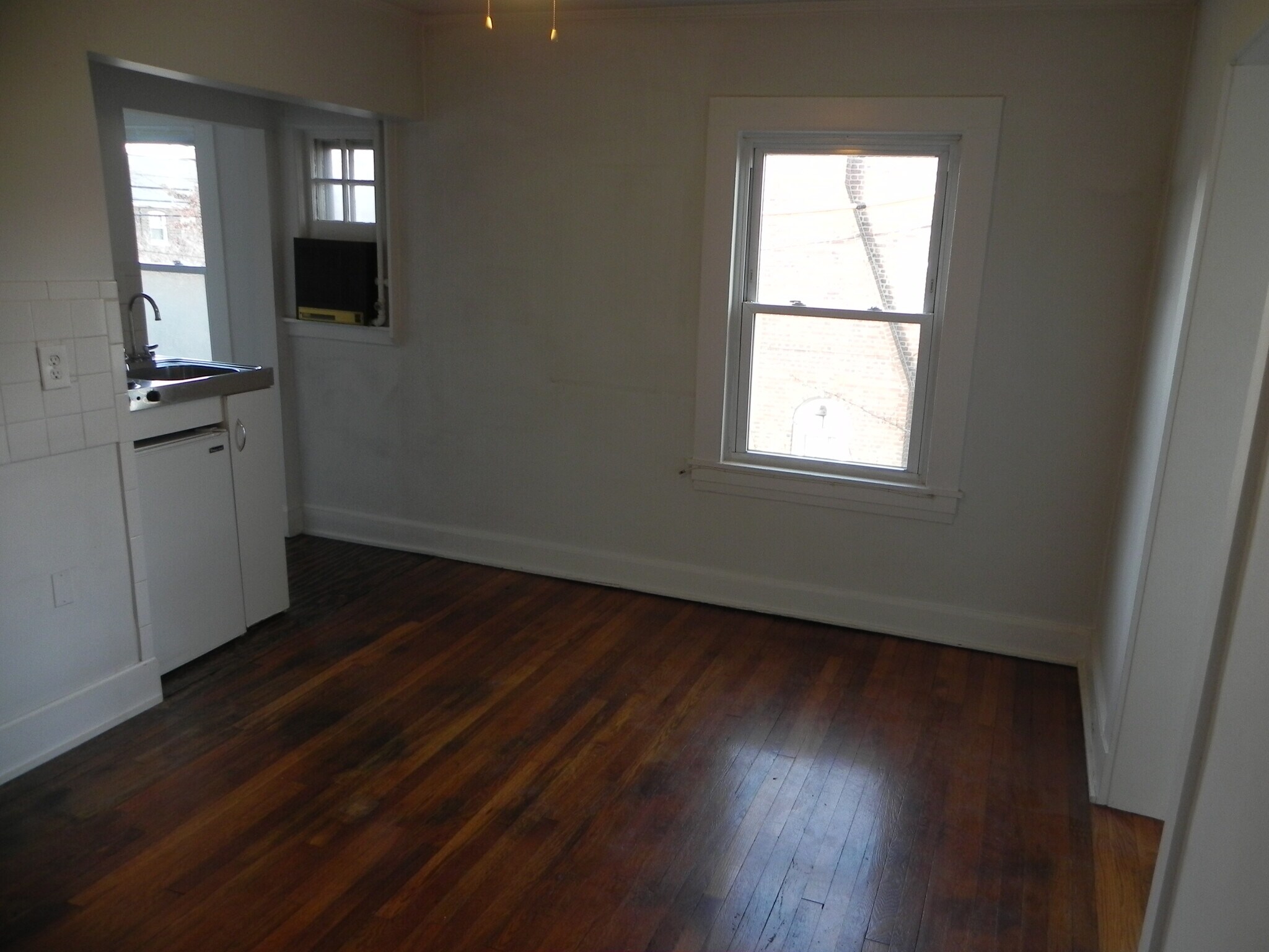 Building Photo - 186 Grasmere Ave