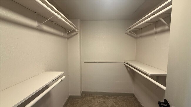 Building Photo - 5400 Memorial Dr