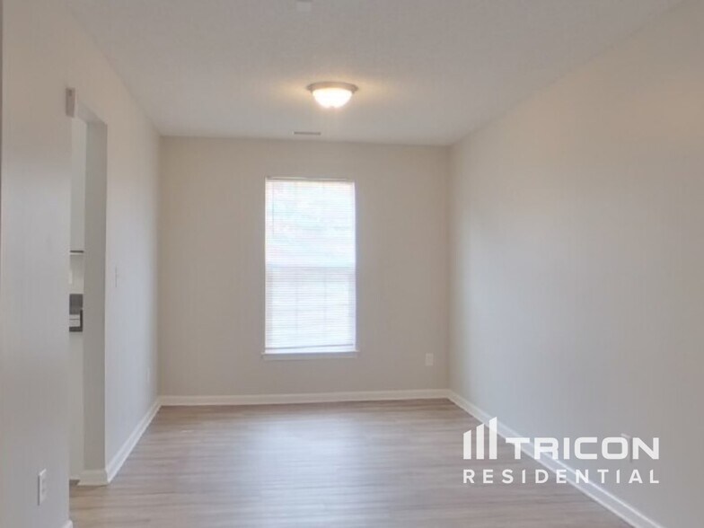 Building Photo - 8605 Appledale Dr