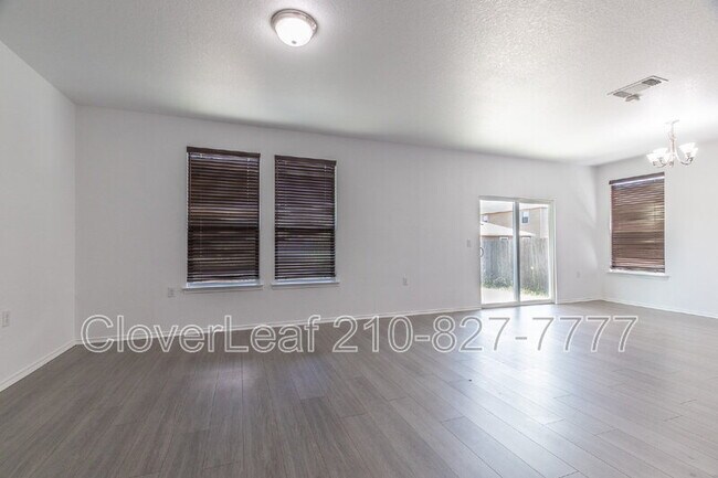 Building Photo - 7422 Bluebonnet Bay