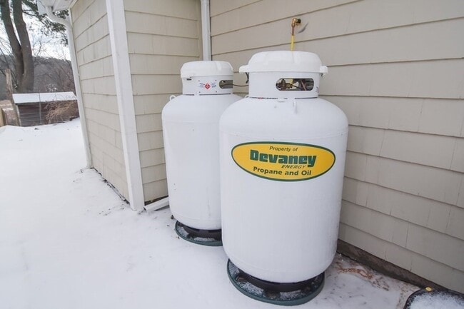 Building Photo - 27 Fenway Dr