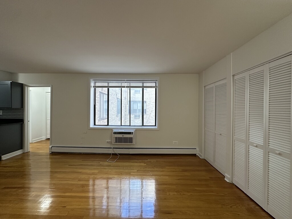 Building Photo - 1523 W Morse Ave