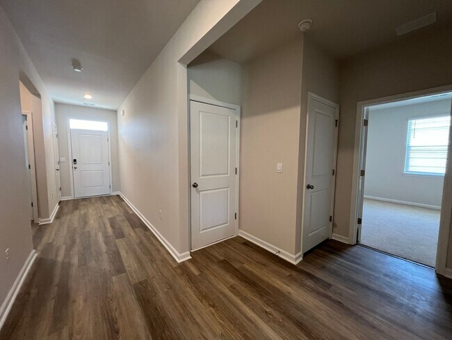 Building Photo - *COMING SOON* Longs - 4 Bedroom / 2 Bathro...