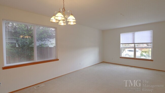 Building Photo - Beautiful 4-Bedroom Home with Custom Finishes & Thoughtful Layout