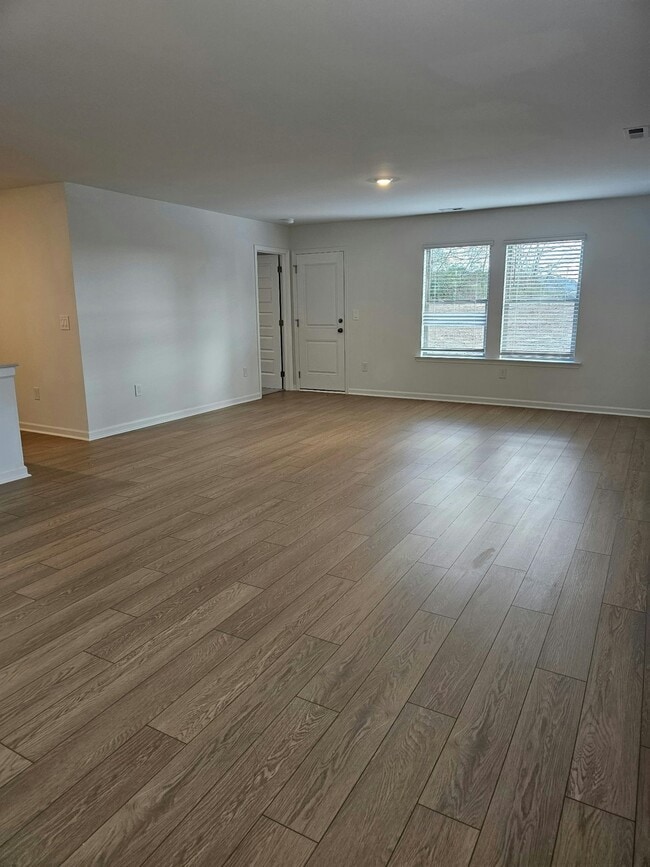 Building Photo - 112 Labrador Ln