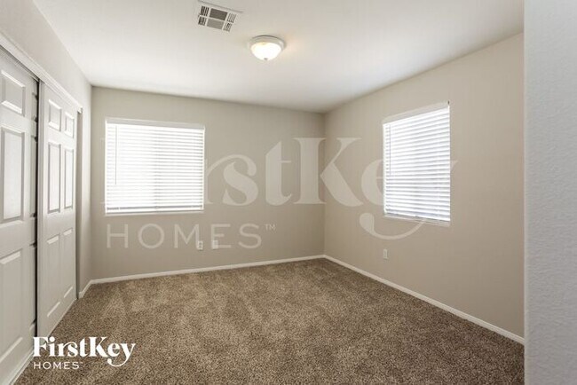 Building Photo - 5917 Royal Castle Ln