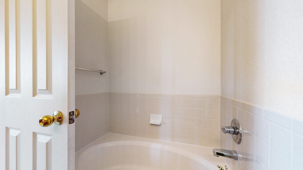 Building Photo - 2560 Concord Cir