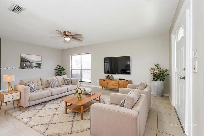 Building Photo - 438 SE Streamlet Ave