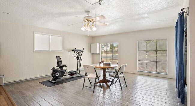 Building Photo - 4611 Cedargrove Dr