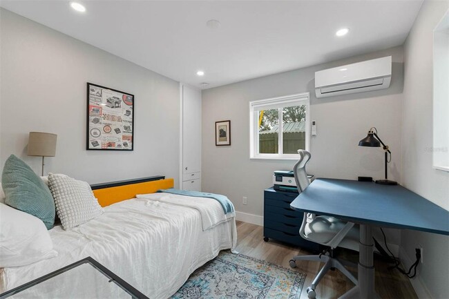 Building Photo - 228 E Harding St