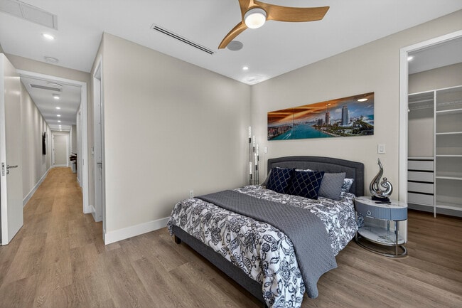 Building Photo - 1121 NE 17th Ave