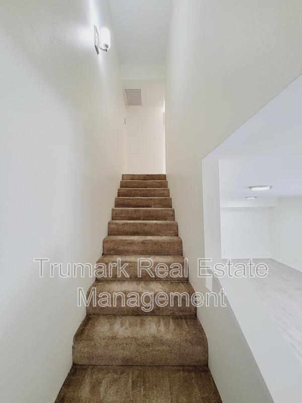 Building Photo - 416 W Milford St