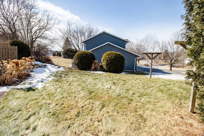 Building Photo - 1055 S Imperial Dr