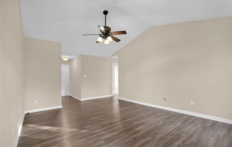 Building Photo - 1332 Oak Knolls Dr