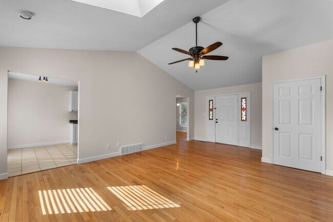 Building Photo - Spacious House in Cape Girardeau, Alma Schrader School District