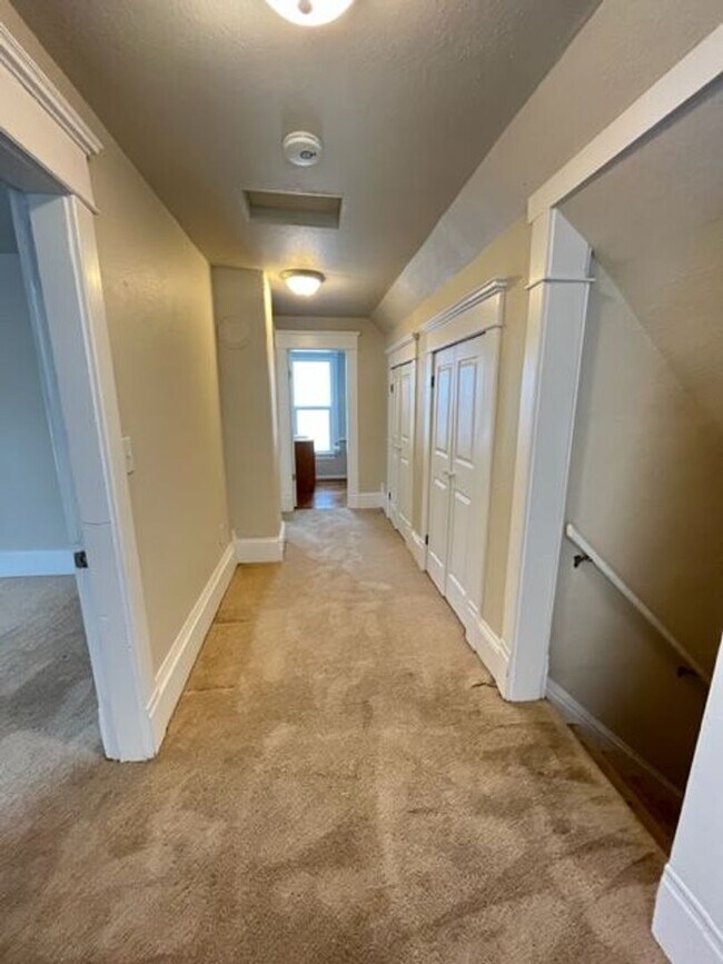 Building Photo - Charming 3 Bedroom 2 Bath Home in Everett with Storage Garage!