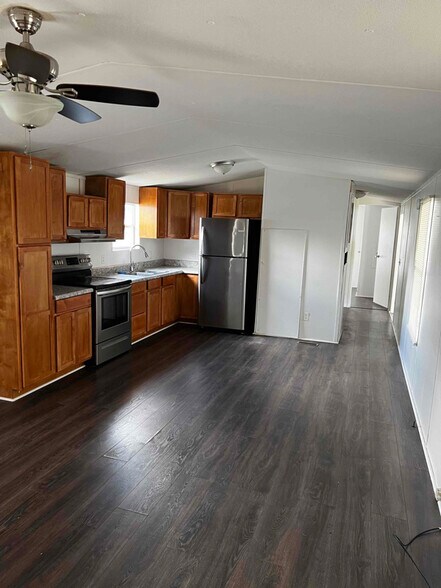 Building Photo - 6858 NE 2nd Loop