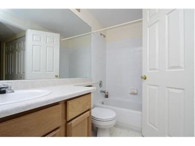 Building Photo - 2 bedroom 2 bathroom in Turtle Creek