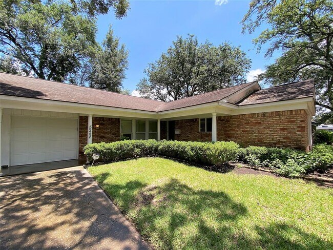 Building Photo - 5242 Beechnut St