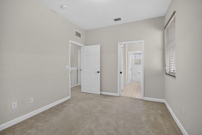 Building Photo - 10671 Old Hammock Wy