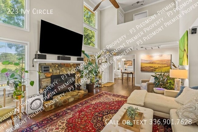 Building Photo - 223 Ivy Cir