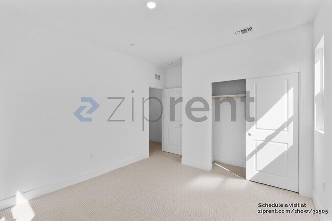 Building Photo - 146 W Ft Bragg Pl