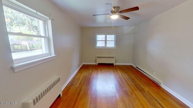 Building Photo - 31 Parkwood St