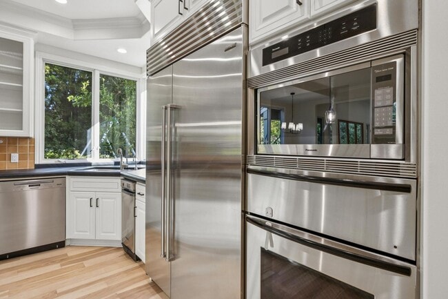 Building Photo - 7BR / 6BA Los Altos Home with Elevator, 3-Car Garage & EV Charging