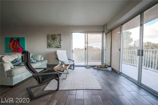 Building Photo - 3111 Bel Air Dr